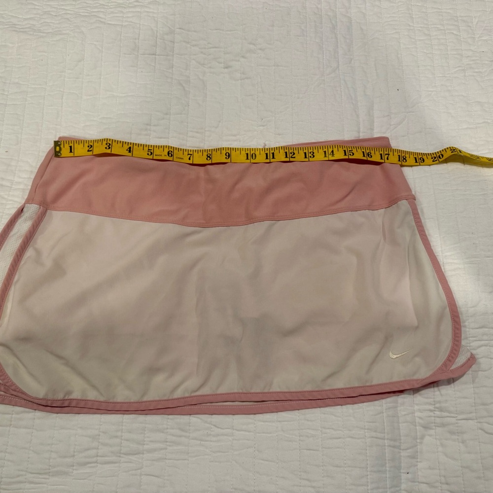 Vintage Nike Women's White and Pink Tennis Skort - Picture 5 of 6